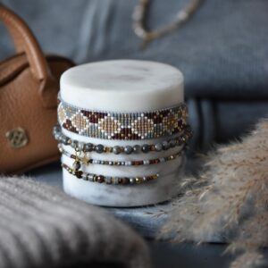 Zestaw 4 bransoletek w odcieniach szarości, beżu i brązu